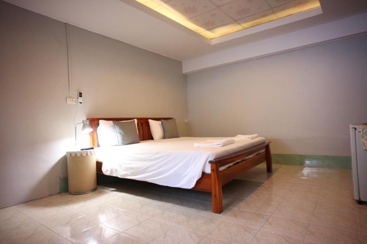 קו לנטה Marina Hut Guest House מראה חיצוני תמונה