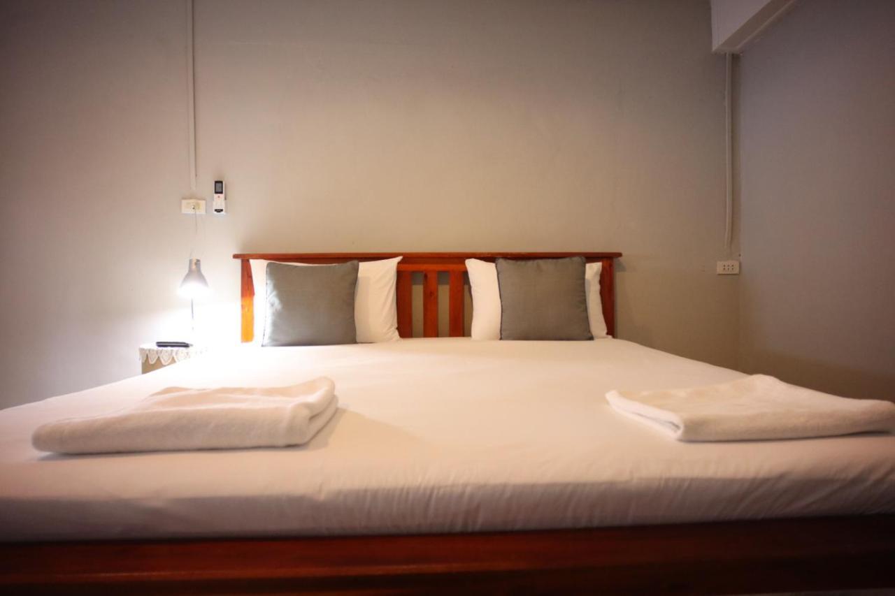 קו לנטה Marina Hut Guest House מראה חיצוני תמונה